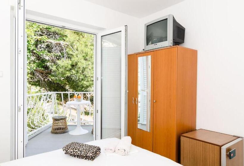 オーシャンビュースタンダードルームバルコニー付き, Guest House Daniela