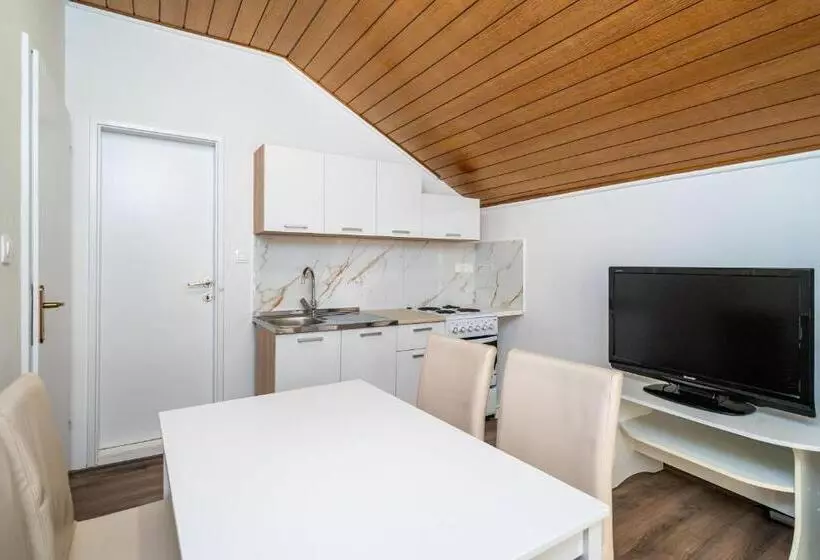 اتاق استاندارد با تراس و چشمانداز دریا, Guest House Daniela