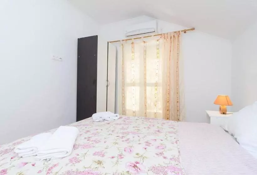 اتاق استاندارد با تراس و چشمانداز دریا, Guest House Daniela