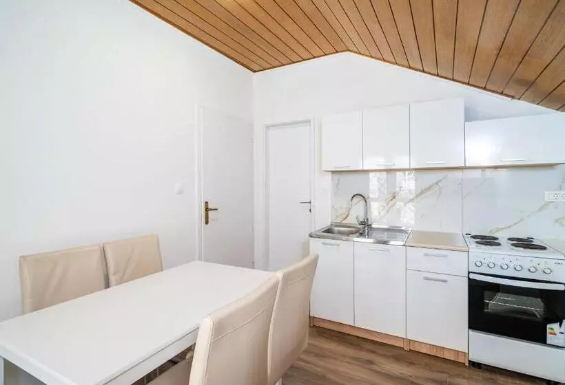 اتاق سوپریور با چشمانداز دریا, Guest House Daniela