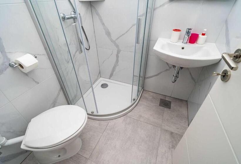 オーシャンビュースタンダードルームテラス付き, Guest House Daniela