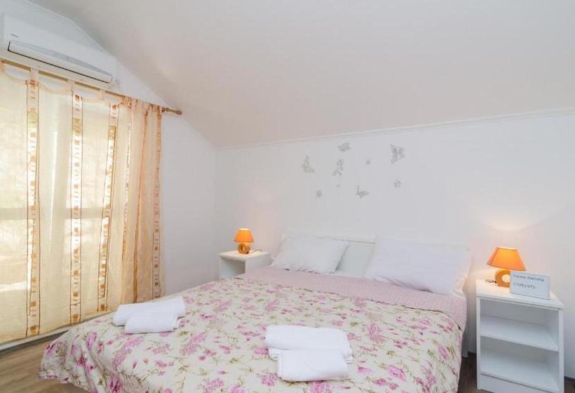 オーシャンビュースタンダードルームテラス付き, Guest House Daniela