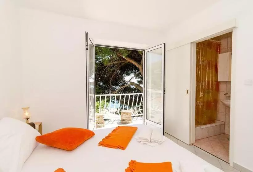 اتاق استاندارد با چشمانداز دریا, Guest House Daniela