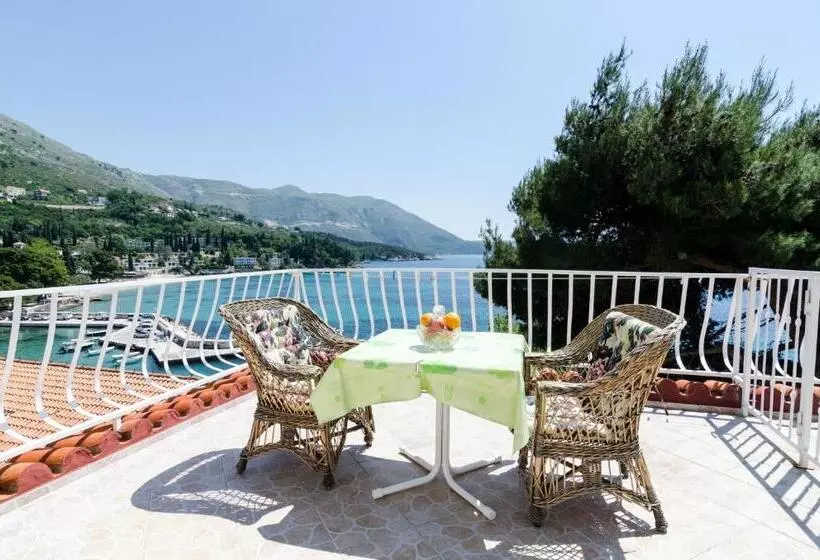اتاق لوکس با چشمانداز دریا, Guest House Daniela