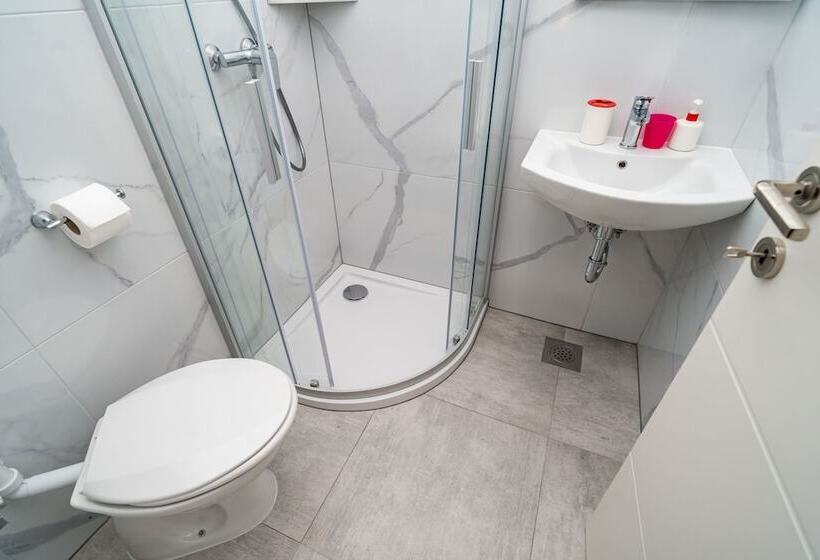 オーシャンビュースタンダードルームテラス付き, Guest House Daniela