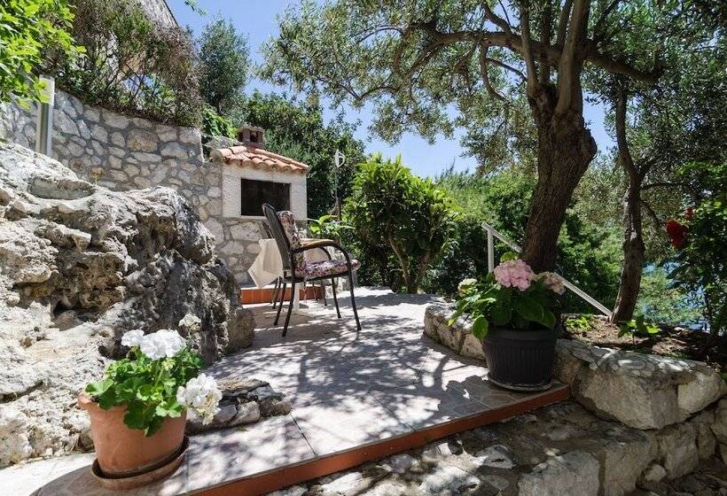 オーシャンビュースタンダードルームテラス付き, Guest House Daniela