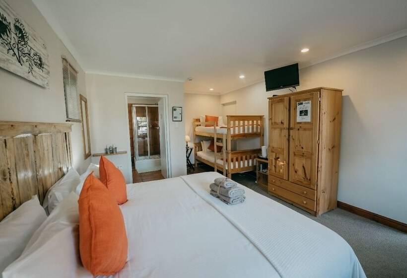 ファミリールーム, The Village Lodge