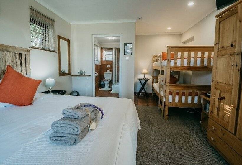 ファミリールーム, The Village Lodge