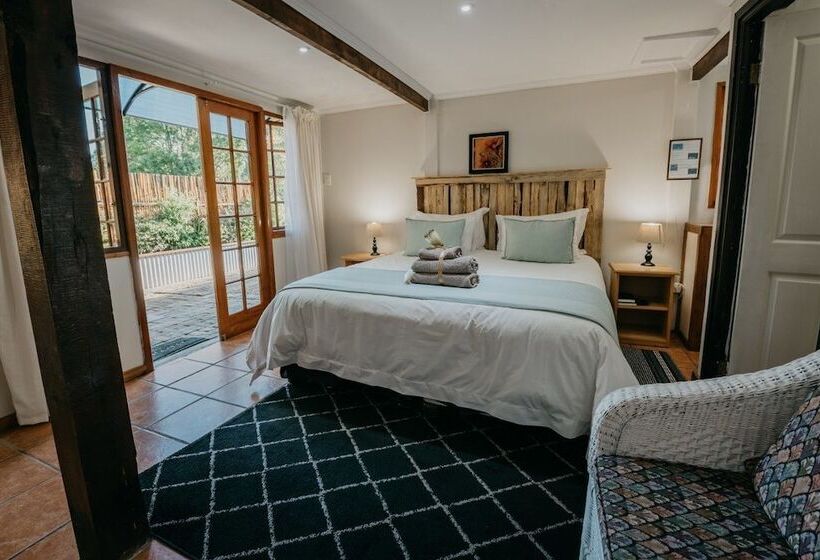 Семейный Номер, The Village Lodge