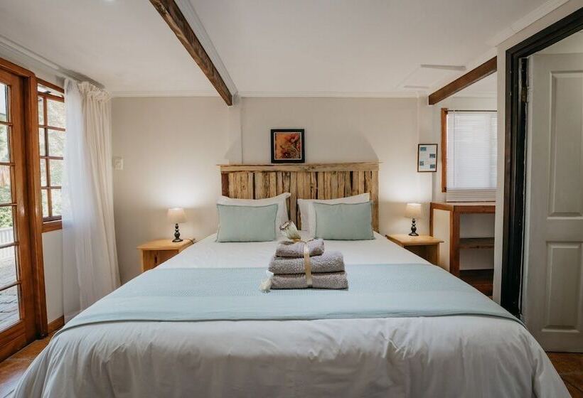 Семейный Номер, The Village Lodge