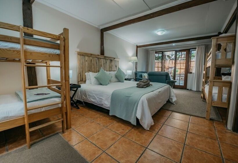 Семейный Номер, The Village Lodge