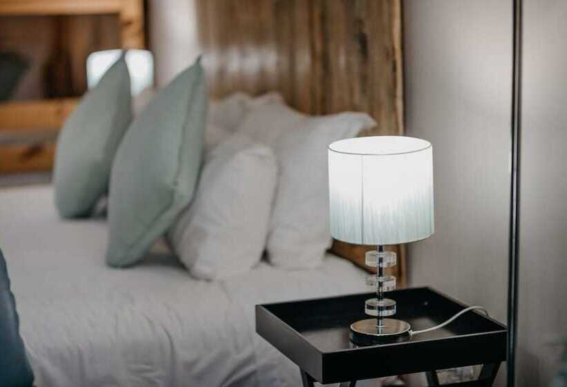 ファミリールーム, The Village Lodge