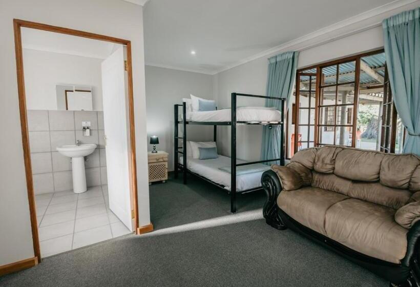 ガーデンビューファミリールーム, The Village Lodge