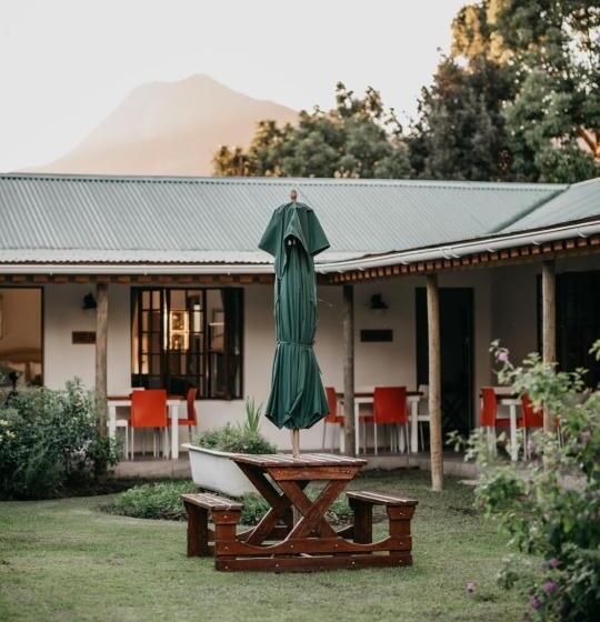 Семейный Номер Вид на Сад, The Village Lodge