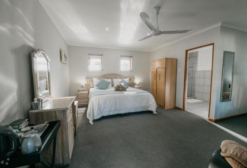 ガーデンビューファミリールーム, The Village Lodge