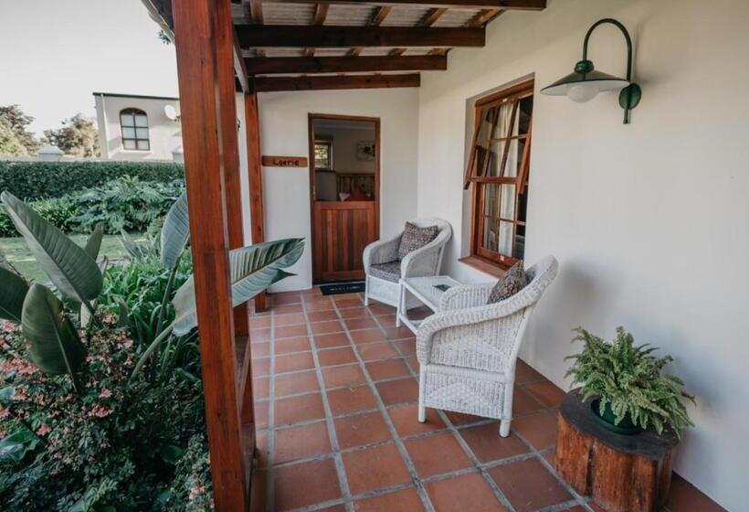 ファミリールーム, The Village Lodge