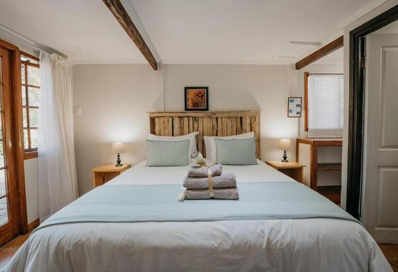 Семейный Номер, The Village Lodge
