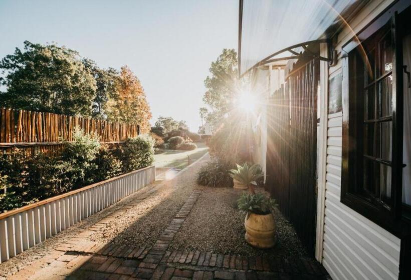 ファミリールーム, The Village Lodge