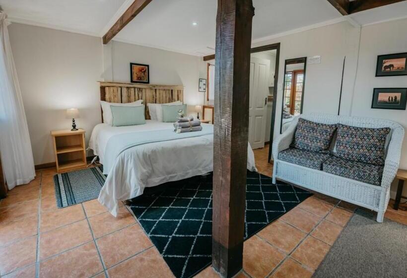 ファミリールーム, The Village Lodge