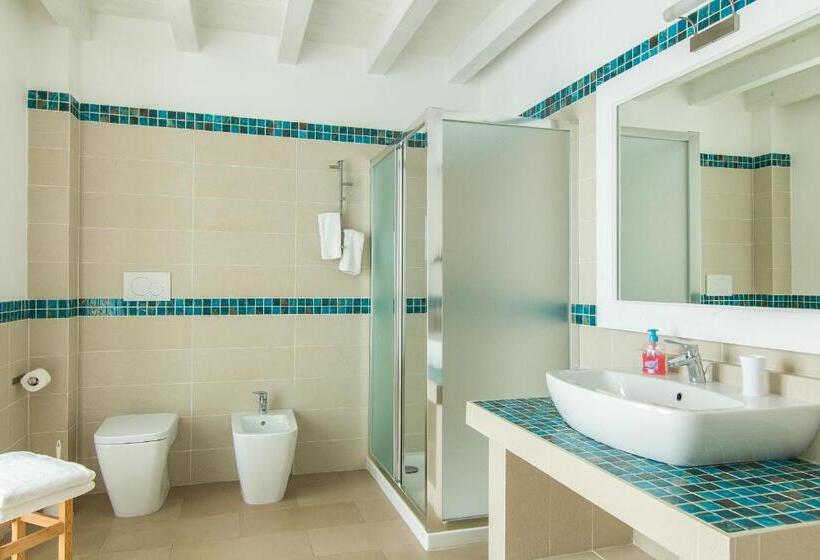 اتاق استاندارد سه تخته با بالکن, B&b Apollo