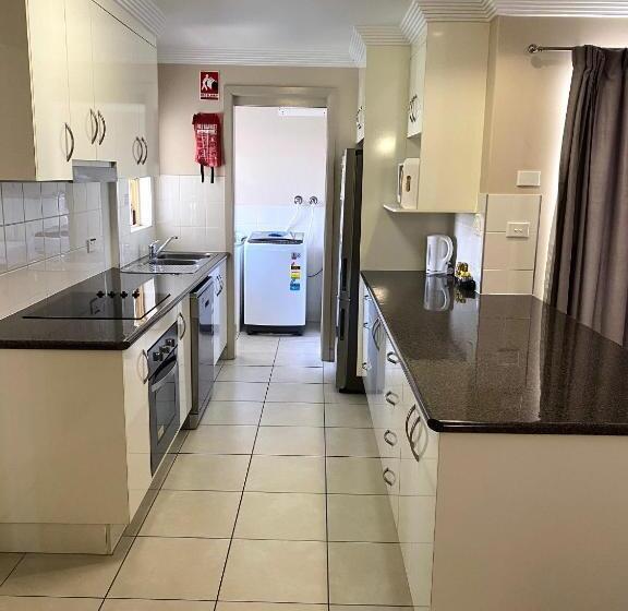 آپارتمان 3 خوابه, City Ville Apartments And Motel