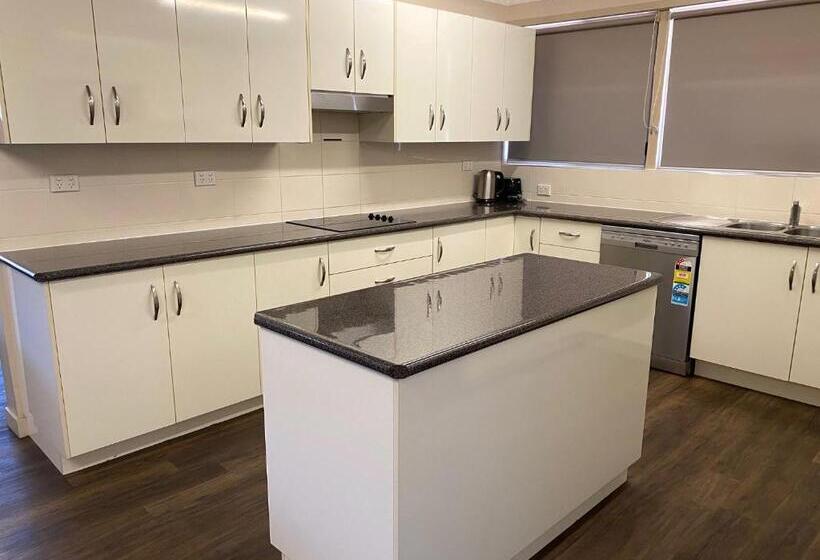 آپارتمان 4 خوابه, City Ville Apartments And Motel