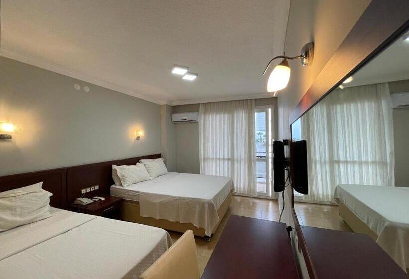 غرفة عائلية مطلّة علي البحر, Admiral