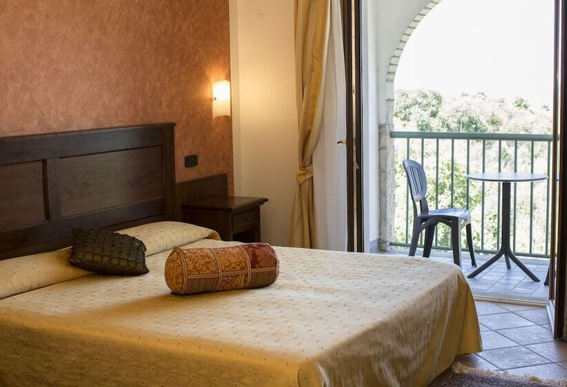 غرفة أساسية, Al Brunello