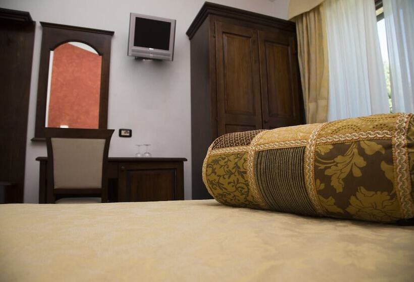 غرفة أساسية, Al Brunello