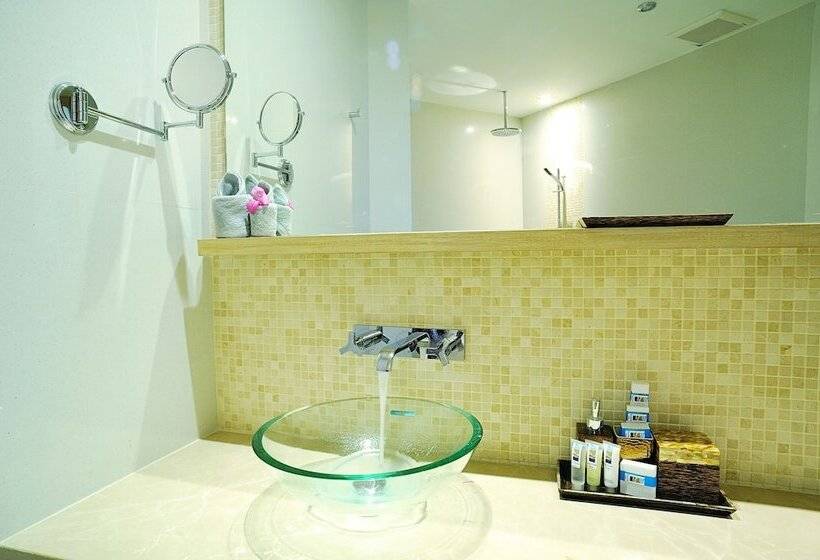 סוויטה, Beachfront Phuket