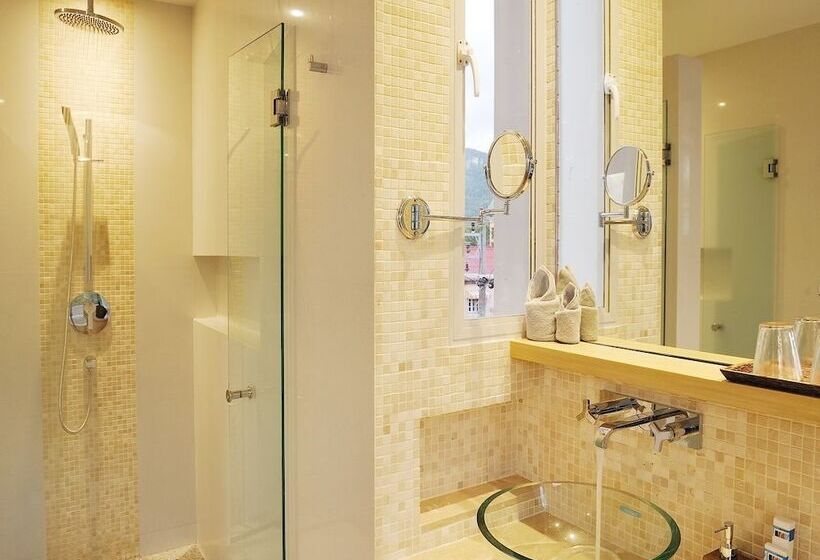 סוויטה, Beachfront Phuket