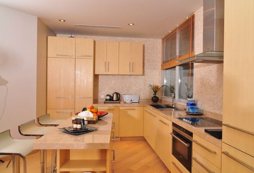 סוויטה, Beachfront Phuket