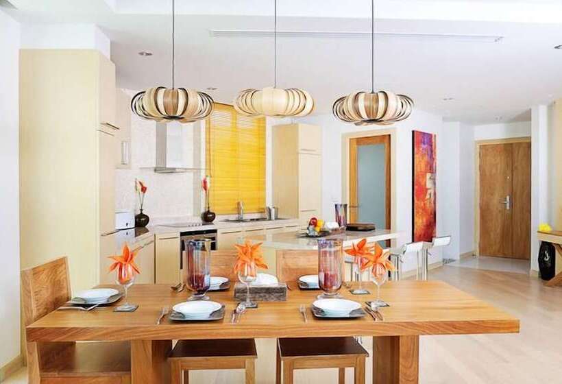 סוויטה, Beachfront Phuket