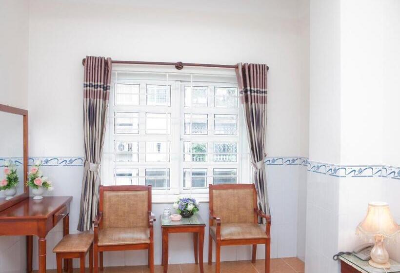 اتاق استاندارد, Hung Anh