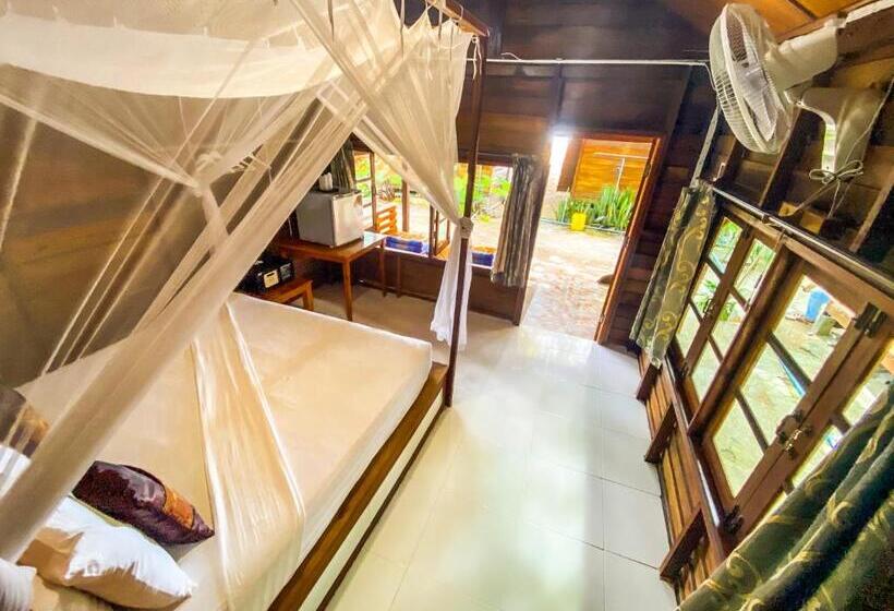 بنجلو ديلوكس, Lipe Beach Resort