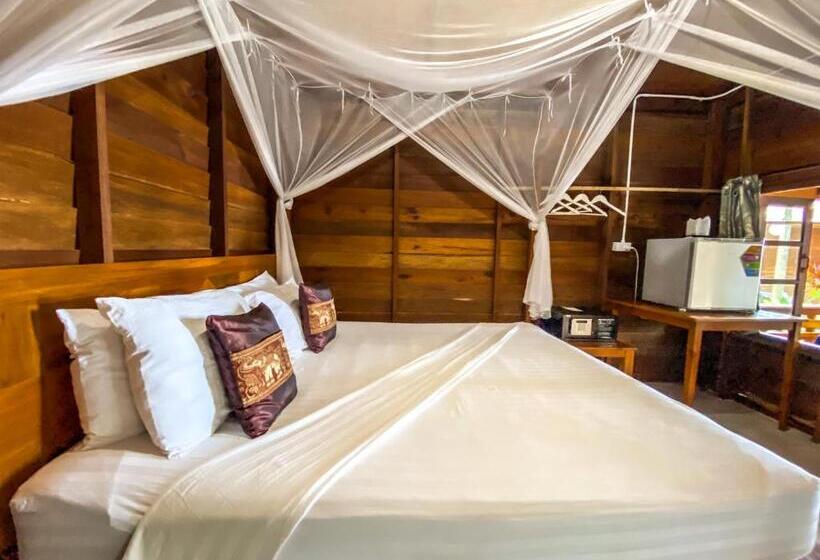 بنجلو ديلوكس, Lipe Beach Resort