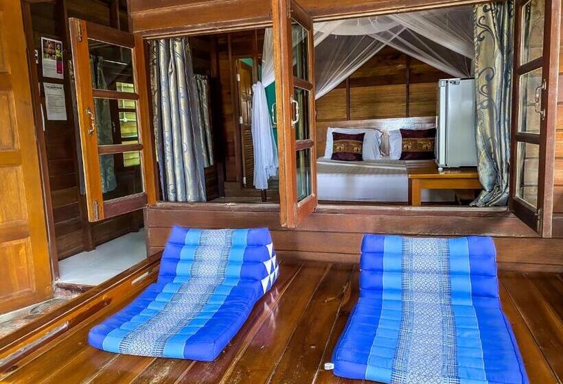 بنجلو ديلوكس, Lipe Beach Resort