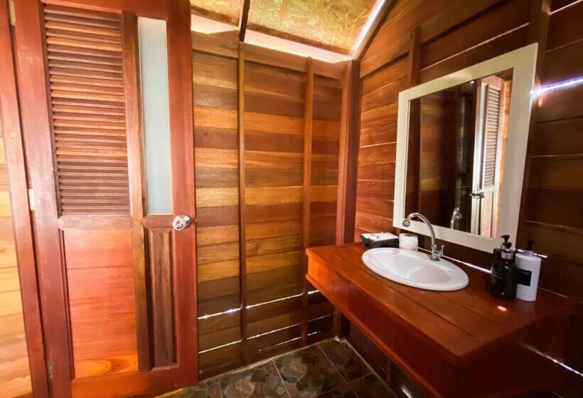 بنجلو بريميوم, Lipe Beach Resort