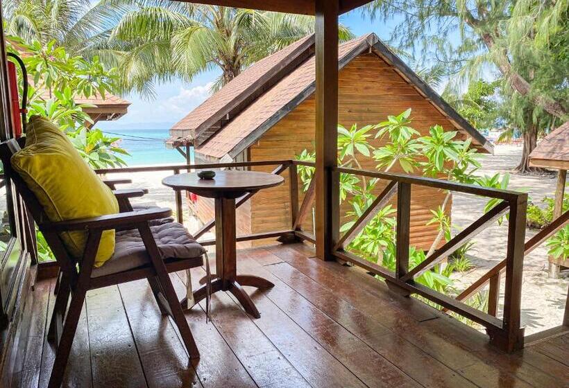 بنجلو بريميوم, Lipe Beach Resort