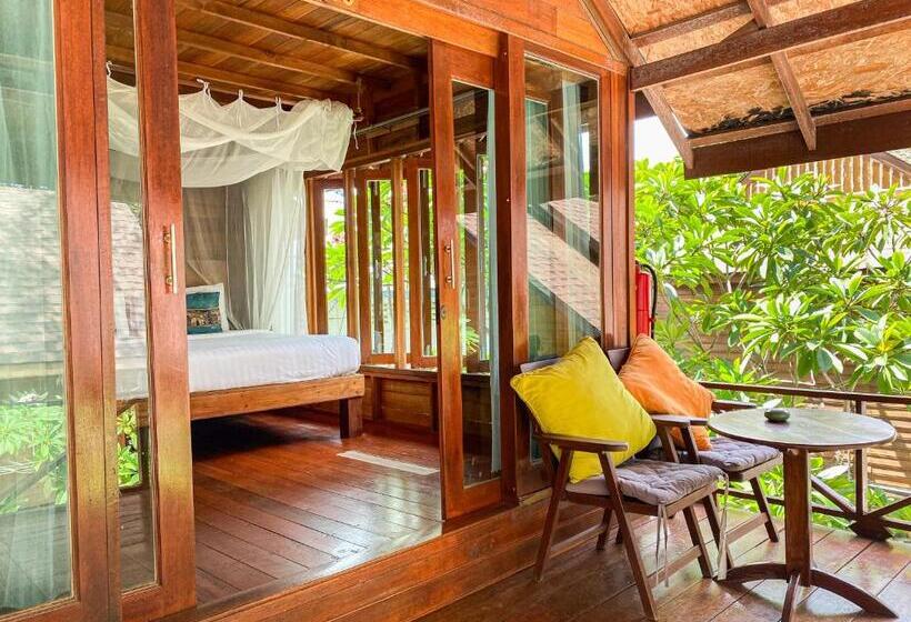 بنجلو بريميوم, Lipe Beach Resort