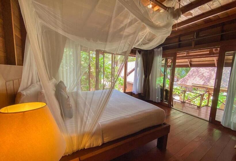 بنجلو بريميوم, Lipe Beach Resort