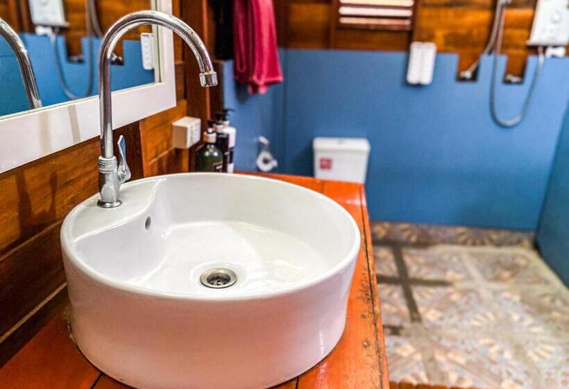 بنجلو بريميوم, Lipe Beach Resort