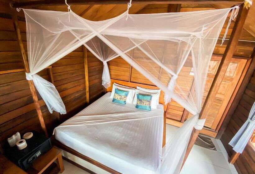 بنجلو ديلوكس, Lipe Beach Resort