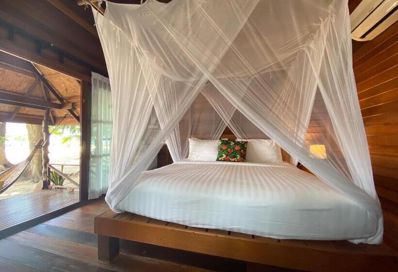 بنجلو قياسى, Lipe Beach Resort