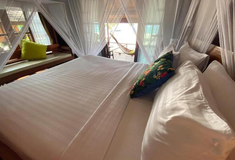 بنجلو قياسى, Lipe Beach Resort