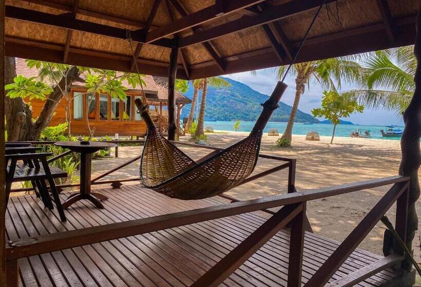 بنجلو قياسى, Lipe Beach Resort