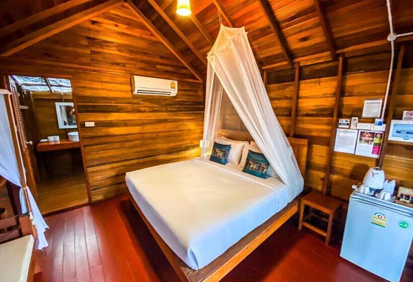 بنجلو بريميوم, Lipe Beach Resort