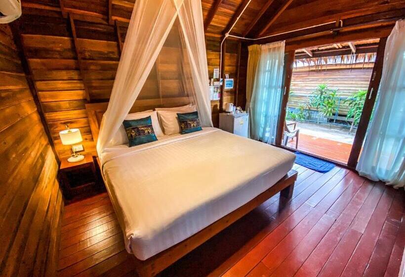 بنجلو بريميوم, Lipe Beach Resort