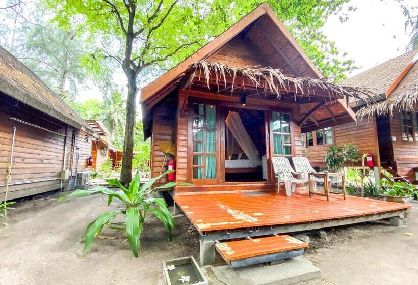 بنجلو بريميوم, Lipe Beach Resort