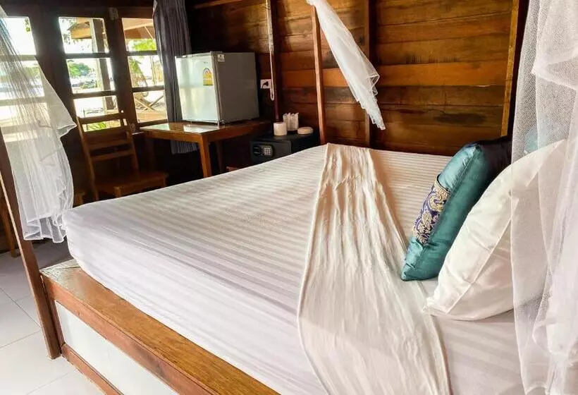 デラックスバンガロー, Lipe Beach Resort